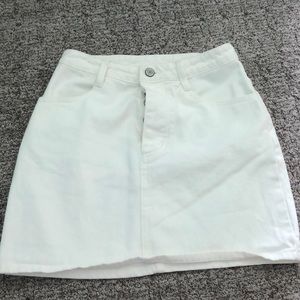 Size small brandy Melville skirt never worn